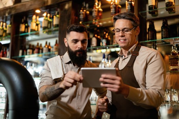 Guia Completo de Sistemas de Gestão para Bares